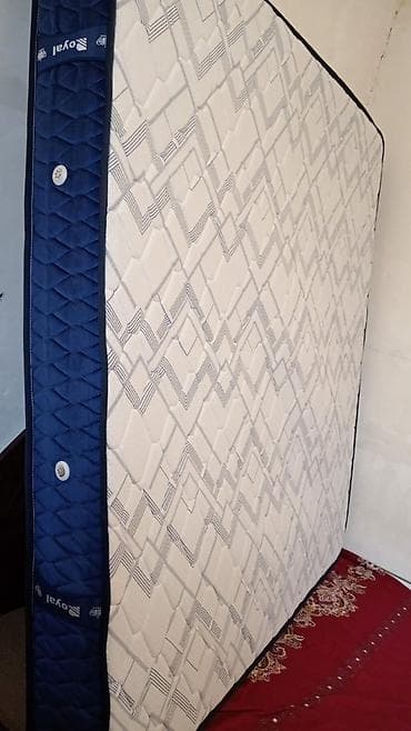 matras taxt: 1.90 1.80 Taxt matrasi təze kimidi. Matros qoruyucu ilə işlənib, ona — 3