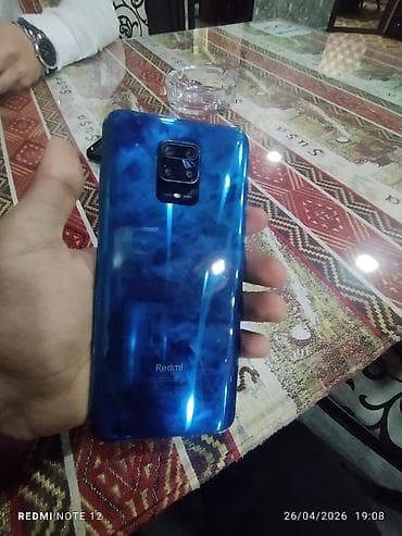 mikro qulaqciq: Xiaomi Redmi Note seriyası smartfon - Arxa tərəf: Parlaq mavi korpus — 1