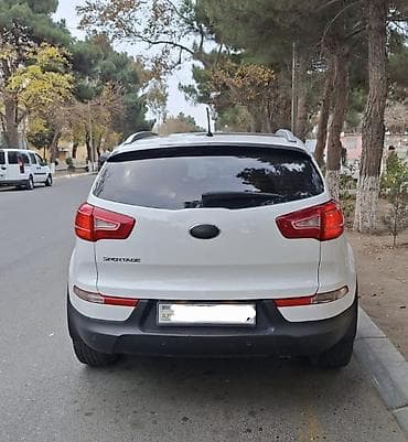 bmw 528 2013: Kia Sportage: 2.4 l | 2013 il Krossover — 3