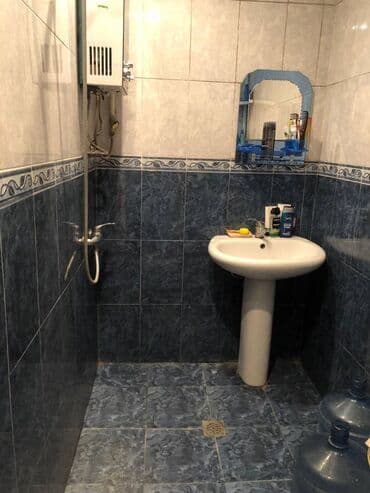 9 ci mikrorayon satilan evler: Bakı, 3 otaqlı, Köhnə tikili, m. Xalqlar Dostluğu, 90 kv. m — 7