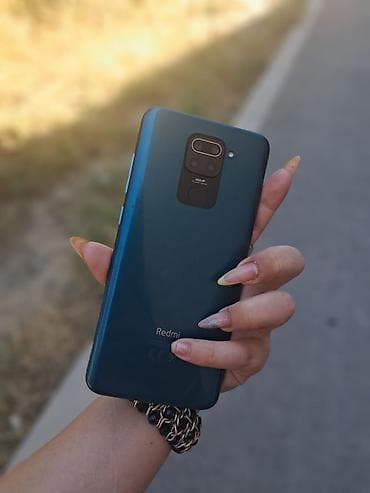 Android smartfon - Ekran: Tam ekran (sol yuxarıda ön kamera üçün — 6