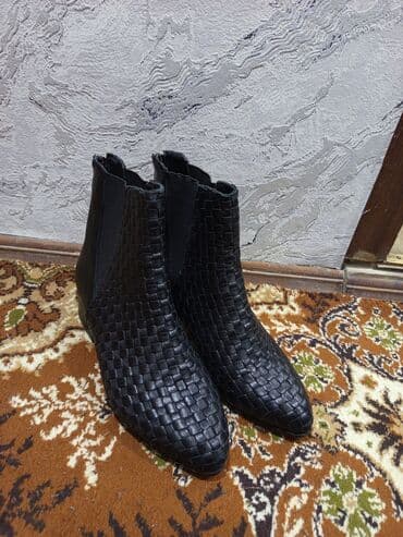 antonella rossi cizme: Qadın qısa çəkmələri - Rəng: qara - Üst material: hörgü fakturalı — 2