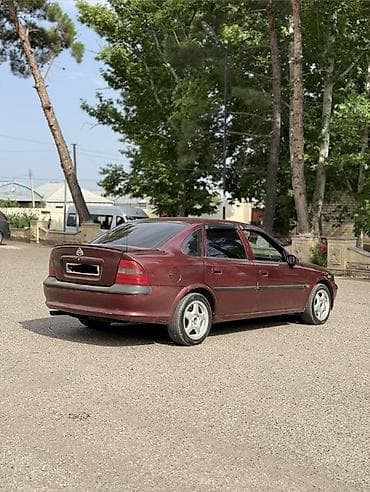 opel astra k: Opel Vectra: 1.8 l | 1996 il 1235000 km Sedan — 5