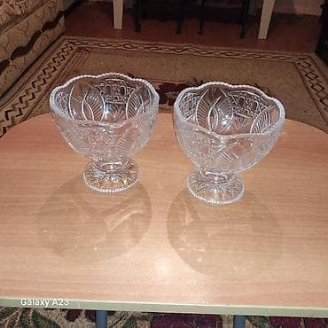 halı: Klassik naxışlı şüşə dəst Tərkib: - 2 ədəd ayaqlı desert/qədəh qabı – — 4