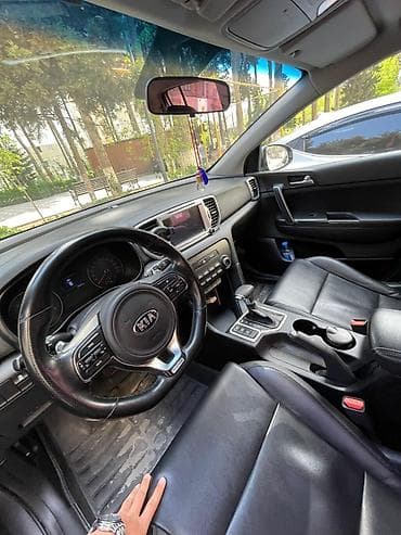 teker 17: Kia Sportage: 1.7 l | 2017 il Krossover — 4