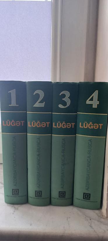 kitab alan: Azərbaycan-Rusca lügət (4hisseli) Dest satılır. Seliqeli saxlanılıb — 2
