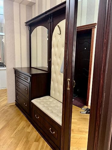 islenmis mebeler: Əla vəziyyətdədir. Ayrı-ayrılıqda da qoyula bilər. Qiyməti 400 m. Real — 6