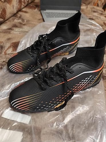 Keyfiyyətli, topuq qoruyuculu (manjetli) futbol ayaqqabısı satılır