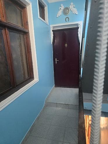 2 otaql: 2 mərtəbəli həyət evi - Plan: 2 səviyyə, küçəyə ayrıca giriş - — 10