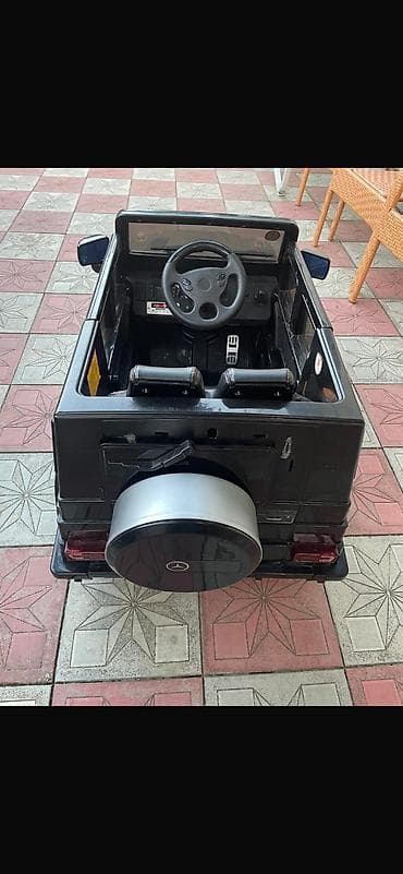 don sekilleri: Uşaq üçün elektrikli minik maşını – qara rəng, krossover/SUV tərzində — 4