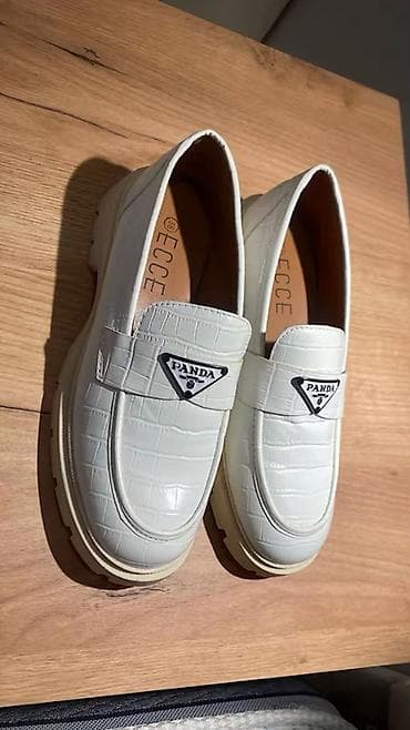 smart часы: Ağ rəngli qadın loafers ayaqqabı - Üst material: krokodil naxışlı — 1