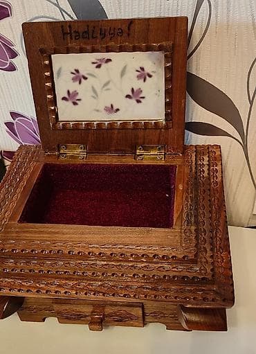 sandiqlar: Əl işi ağac qutu – zərgərlik və xatirə əşyaları üçün. - Təbii ağacdan — 1