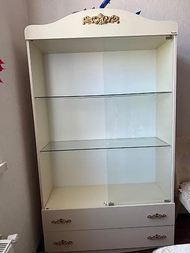 suseli skaf: Şüşəsinin biri qırılıb. Çox gözəl görünüşü var — 1