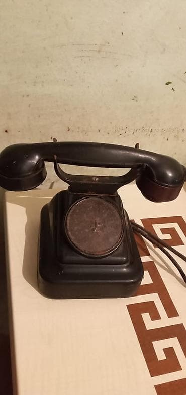 Əntiq 1938 ci ilin masaüstü telefonu - Dizayn: Klassik bakelit tipli