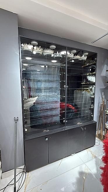 corek vitrini: Qapalı dolab vitrini — 1