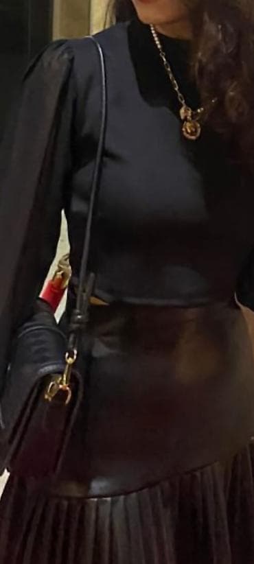 pul kiseleri: Qara rəngli zərif qolları şıfon kofta - Model: yuxarı hissəsi bədənə — 1