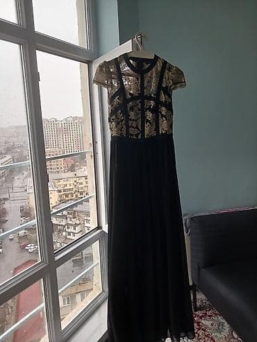 Qala gecəsi üçün uzun paltar - Rəng: qara, üst hissədə qızılı naxışlı