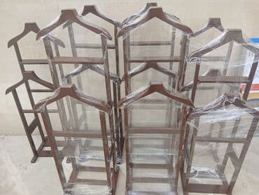 Bu, paltarların səliqəli saxlanması üçün nəzərdə tutulmuş taxta