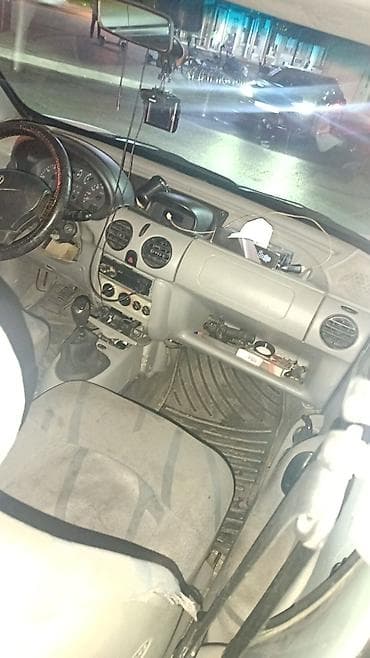 larzon disk: Renault Kangoo mikroavtobus/miniven Xüsusiyyətlər: - Kuzov: 5 qapılı — 4