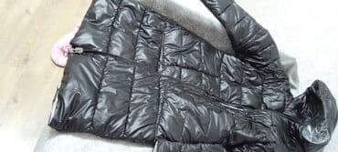 демисезонные куртки с капюшоном: Qadınlar üçün yüngül şişmə plaş/kurtka - Rəng: ön tərəf qara, iç — 3