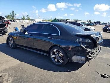 satdiq traktorlar: Mercedes‑Benz E 300 Sedan (W213), qara rəng Xüsusiyyətlər: - Kuzov: 4 — 5