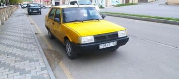 gəncə avtomobil zavodu: Sarı rəngli sedan avtomobil Xüsusiyyətlər: - Kuzov: 4 qapılı sedan — 4