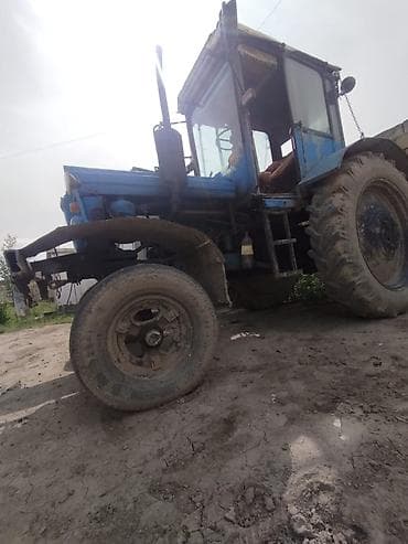 İstehsal avadanlığı: Mavi rəngli MTZ tipli təkərli traktor - Güc aqreqatı: dörd silindrli — 4