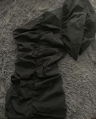 Qara rəngli qadın paltarı - Model: yığmalı/ruched dizaynlı, bədənə