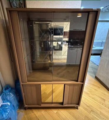 rəf vitrinləri: Qapalı dolab vitrini, İşlənmiş — 1