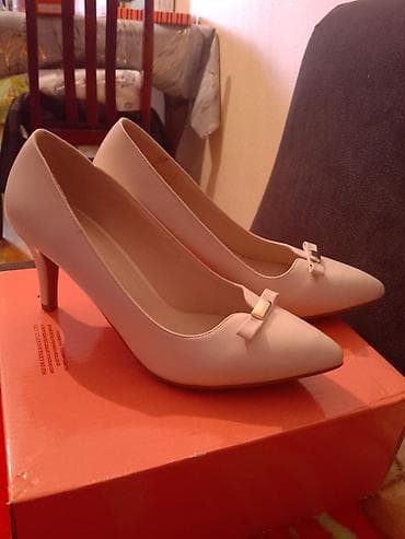 klassik geyimler: Ölçü: 40, rəng - Bej, İşlənmiş — 1