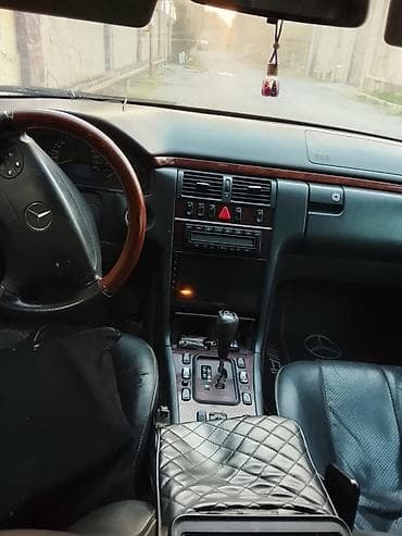 Motonəqliyyat: Mercedes-Benz E-Class: 2.2 l | 2000 il Sedan — 5
