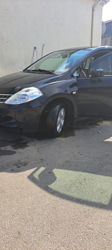 faizsiz kreditlə maşın: Nissan Tiida avtomobili hər gün rahat istifadə üçün nəzərdə tutulmuş — 17