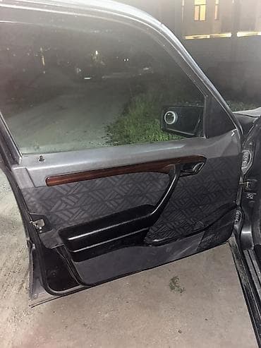 prius diskler: Mercedes-Benz C 180: 1.8 l | 1995 il Sedan — 4