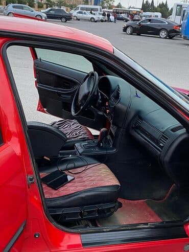 фольксваген пассат 1 8 турбо: Qırmızı rəngli sedan avtomobil Xüsusiyyətlər: - Korpus: 4 qapılı — 12