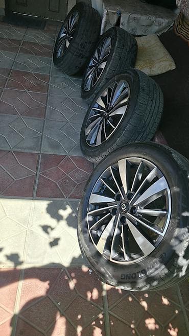 larzon disk: 4 ədəd yığılmış disk və təkər komplekti. Xüsusiyyətlər: - Disklər — 2