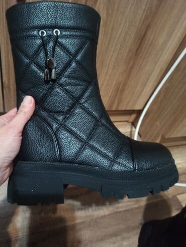 Gözəllik və sağlamlıq: Qara rəngli qış botları - Material: teksturalı ekodəri (üst hissə) — 1