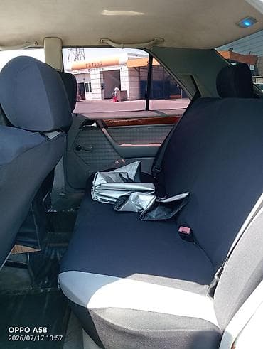 mersedes saat: Mercedes-Benz E 230: 2.3 l | Sedan — 6