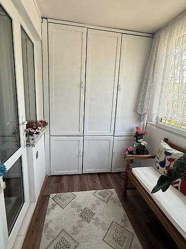 Mənzillər: Bakı, 8-ci kilometr, 3 otaqlı, Köhnə tikili, m. Xalqlar Dostluğu, 74 kv. m — 5