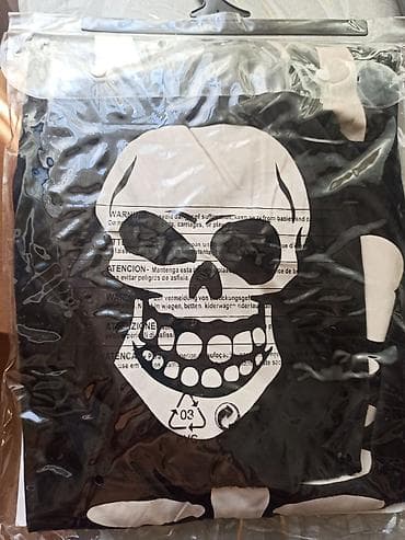 qapi ustu asmalar: Skeleton Suit – Uşaq skelet kostyumu Tərkib: - Jumpsuit (üzərində ağ — 2