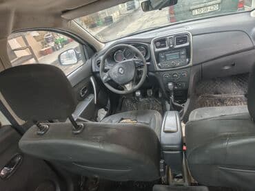 Alfa Romeo: Renault Logan sedan - Rəng: ağ - Yanacaq: benzin - Ötürücü: ön - — 4