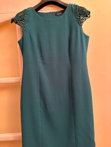 Şəxsi əşyalar: Rengi firuzeyi tondur. Çox rahat geyimdir. Sadece 2 defe geyinilib — 2