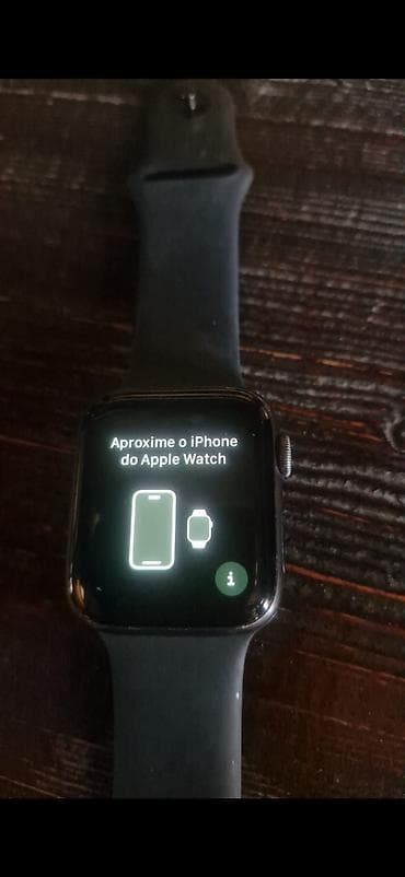 Smart saatlar: Apple Watch Series (alüminium korpus, qara/silikon kəmər) — 1