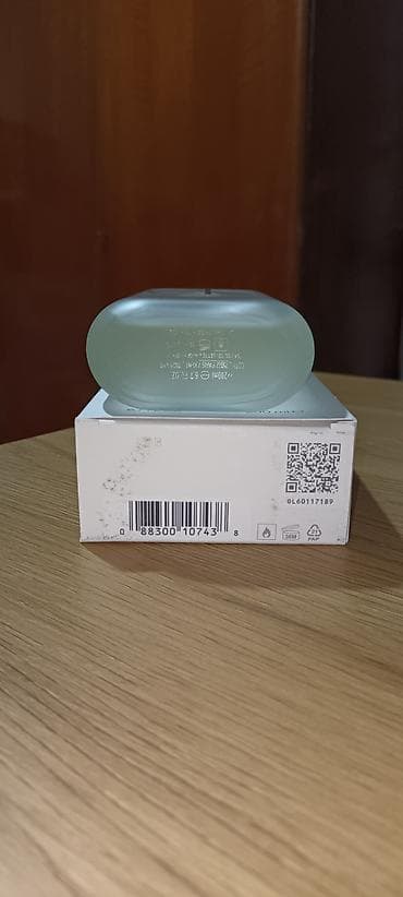 Bədənə qulluq: Calvin Klein original Parfum 35 azn. Adore den 90 azn alinib. üstdən — 2