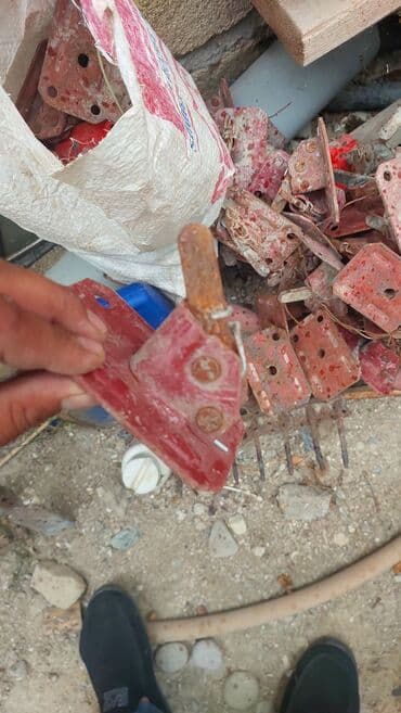 divar boyaları: Məhsul: Beton kalıb üçün bərkidici kilid/dəmir bağlayıcılar (qarmaqlı — 2