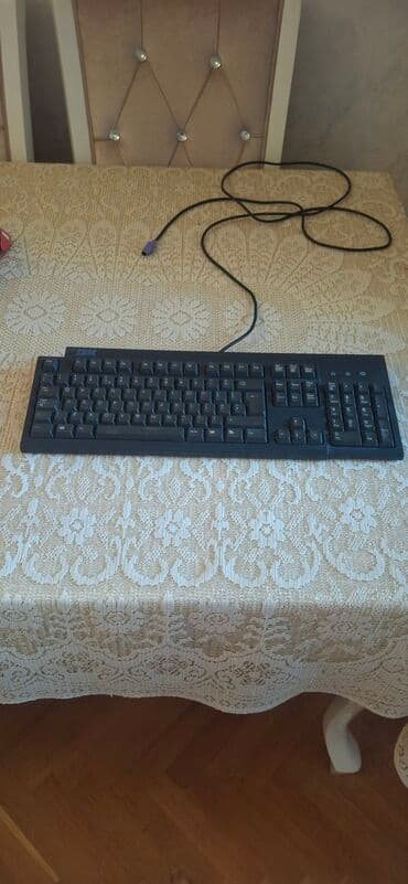 Адаптеры питания для ноутбуков: Genius brendindən qara rəngli, tam ölçülü klaviatura. USB kabeli — 5
