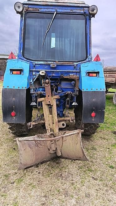 ucuz maşlar: Mavi rəngli kənd təsərrüfatı traktoru - Kabinli, geniş görünüşlü — 6