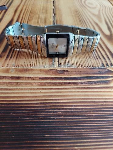 satt: Saat satilir cemi 1 defe istifade olunub geyinilmir deye satilir real — 1