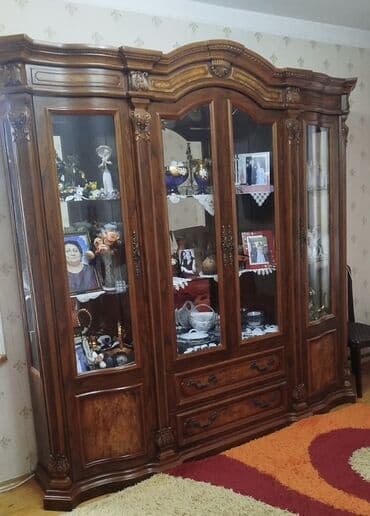 şüşəli vitrin: Şüşəli dolab vitrini — 1