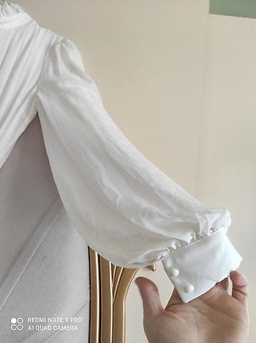 sade toy geyimleri: Ağ rəngdə zərif uzun don - Stil: Klassik və zərif, minimalistik — 5