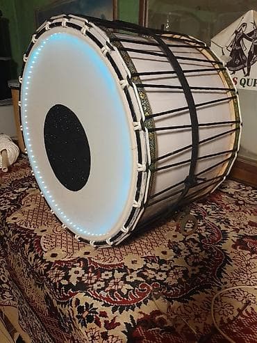musiqi aparatı: Elektro-işıqlı böyük nağara - Korpus: silindrik, möhkəm konstruksiya; — 1